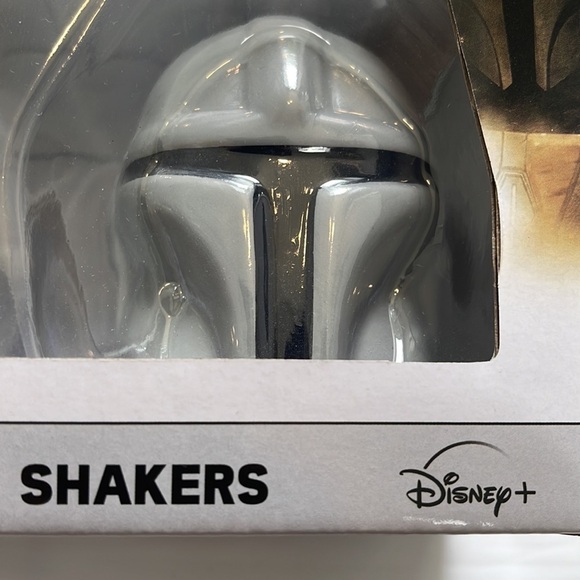 Star Wars the Mandalorian ceramic salt and paper shakers - Picture 3 of 5